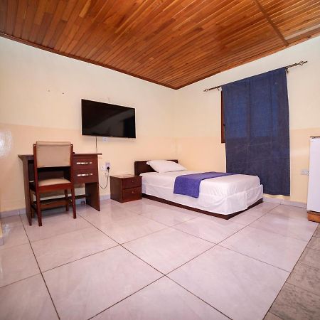 Bombay Hotel Accra Bagian luar foto