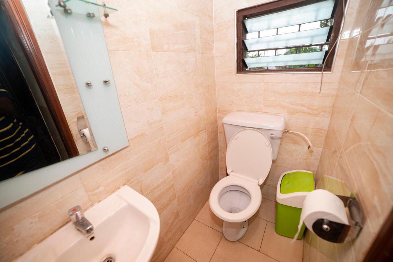 Bombay Hotel Accra Bagian luar foto