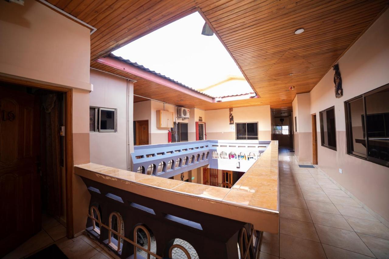 Bombay Hotel Accra Bagian luar foto