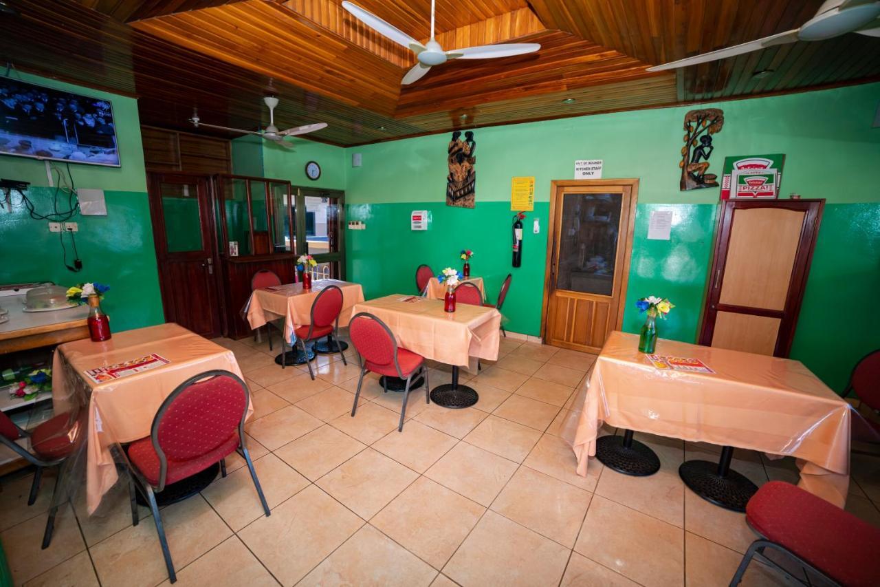 Bombay Hotel Accra Bagian luar foto
