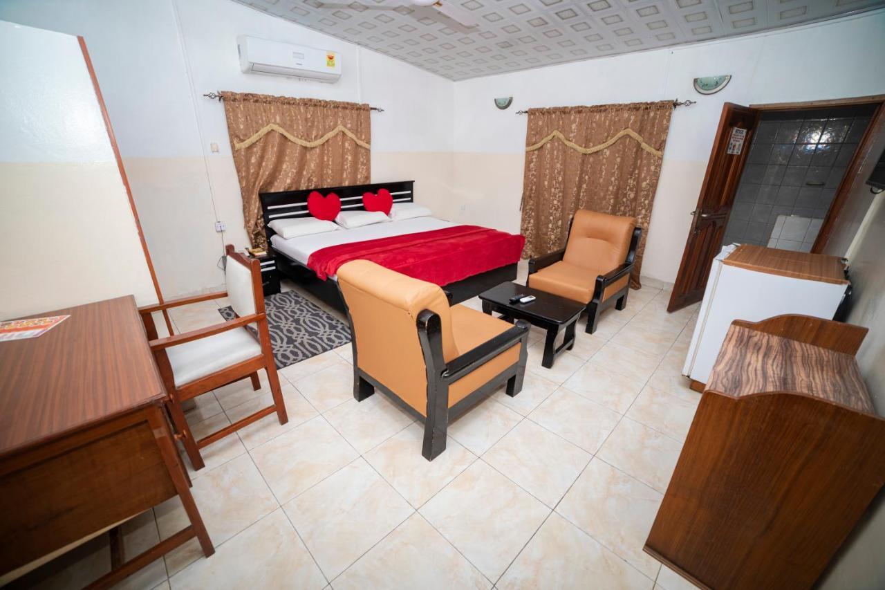 Bombay Hotel Accra Bagian luar foto