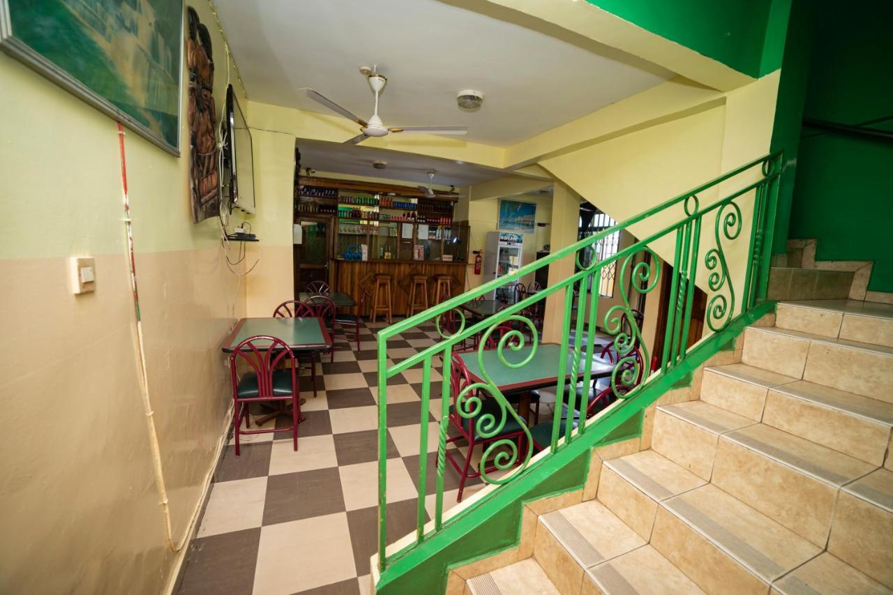 Bombay Hotel Accra Bagian luar foto