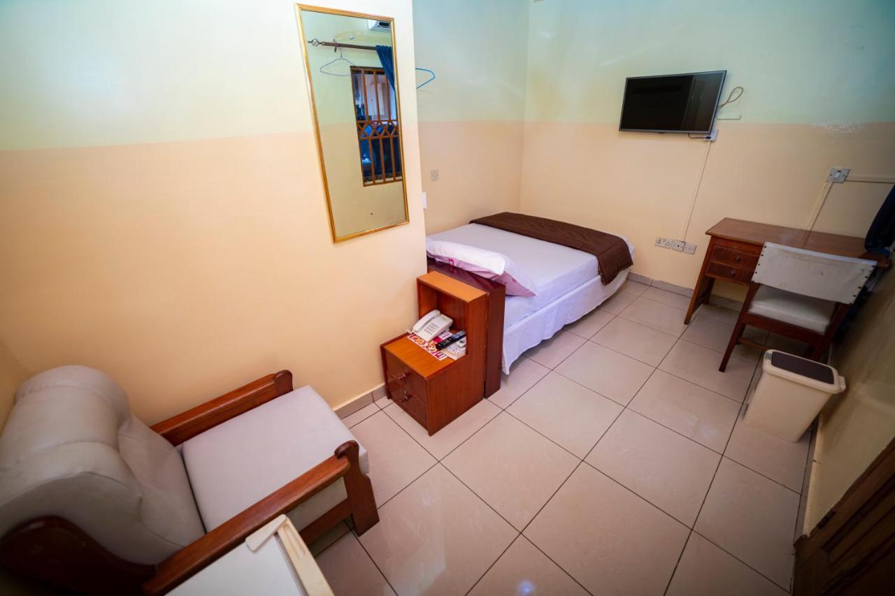 Bombay Hotel Accra Bagian luar foto