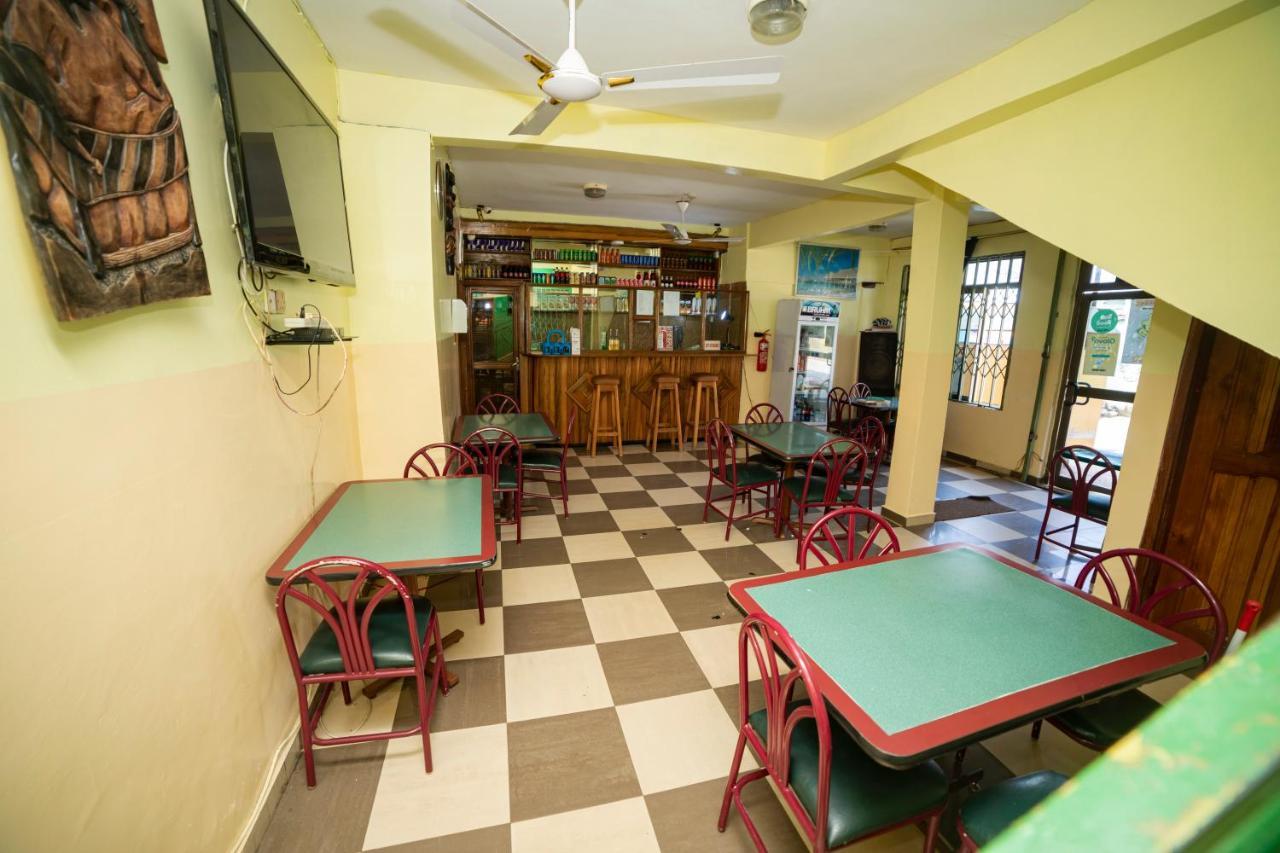 Bombay Hotel Accra Bagian luar foto
