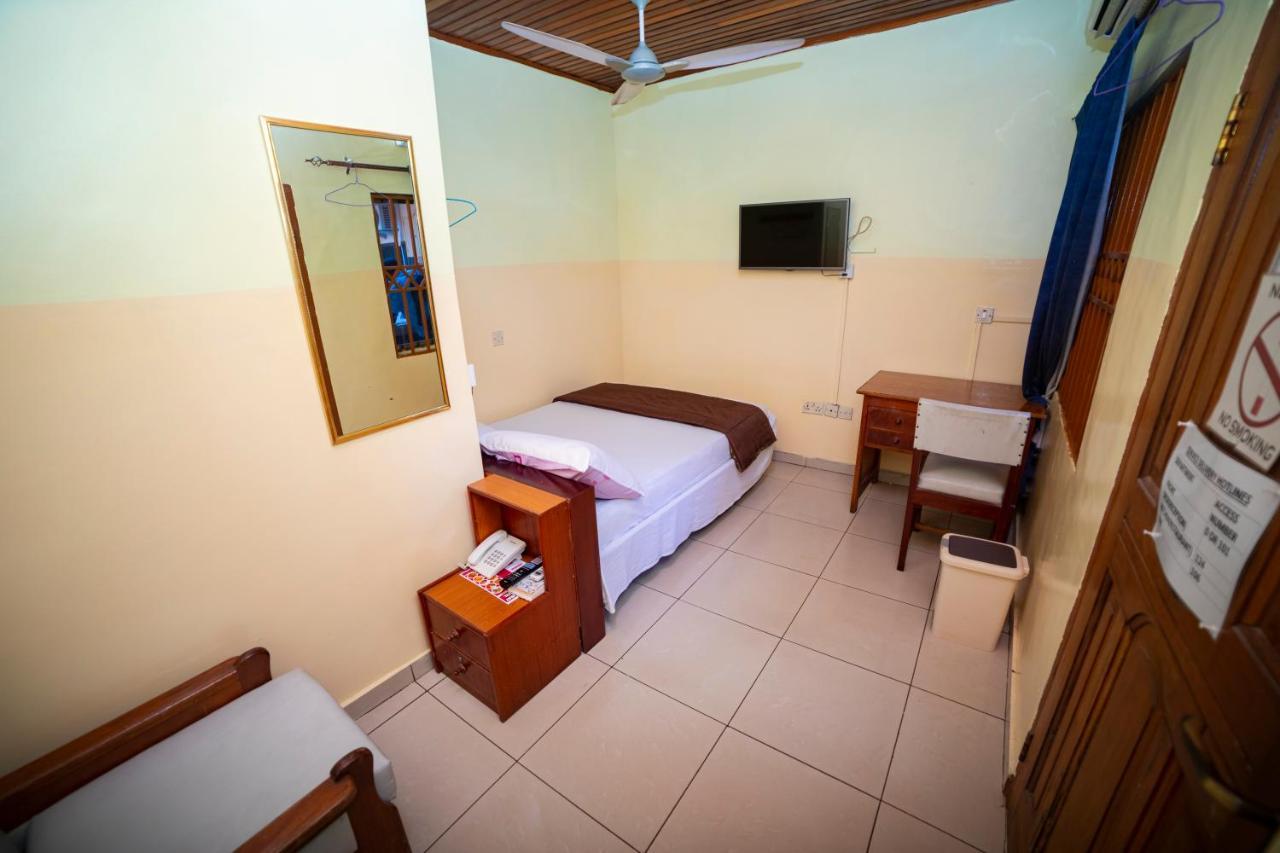 Bombay Hotel Accra Bagian luar foto